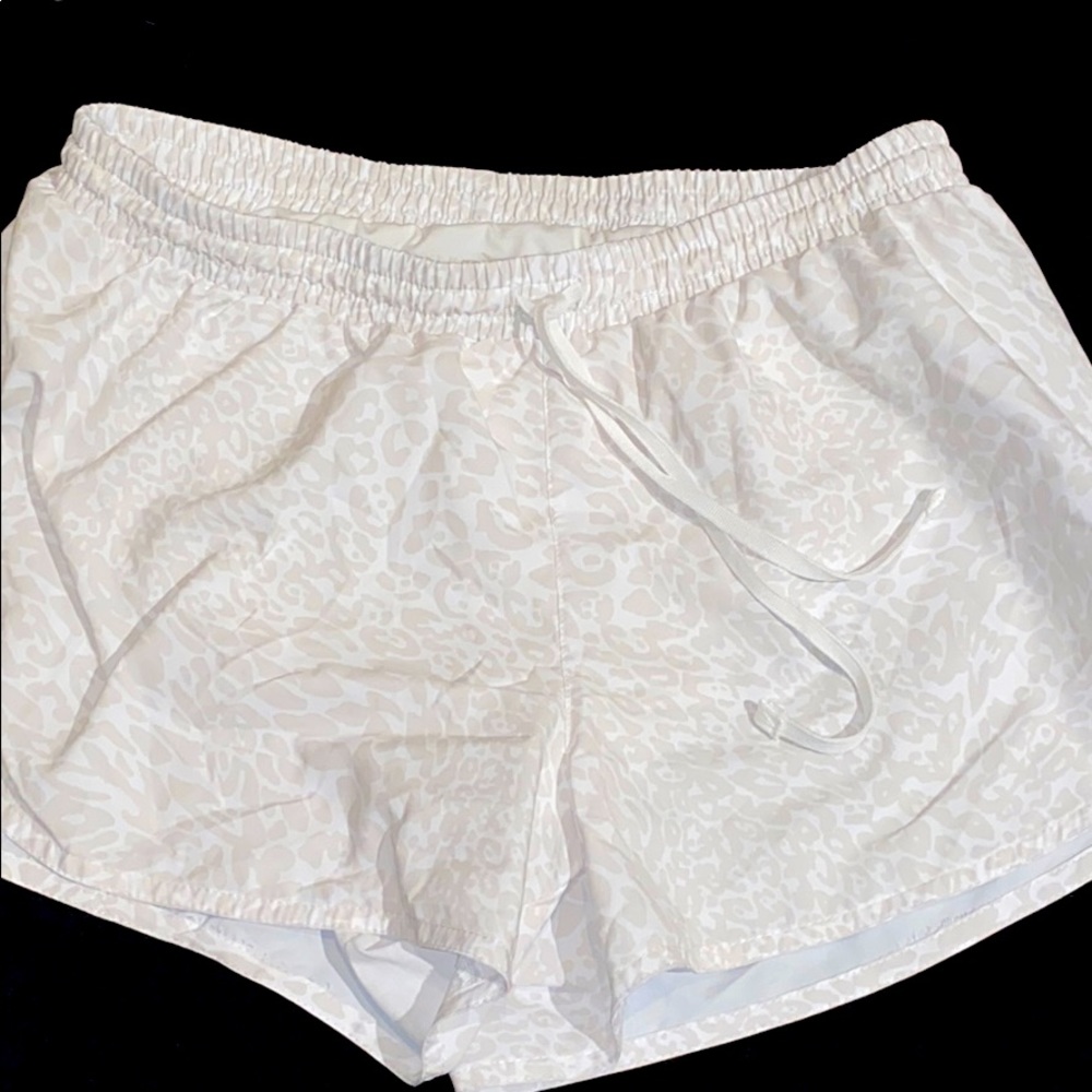 Old Navy Leopard workout shorts Sz Medium